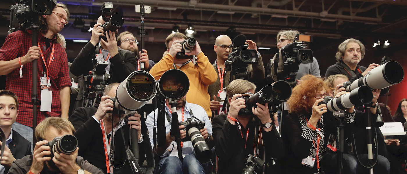 Foto: Fotografen und Kameraleute auf dem SPD Parteitag in Berlin, 11.12.2015