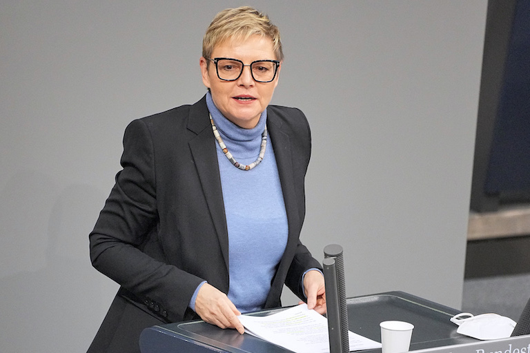 Foto: Sabine Dittmar spricht im Bundestag