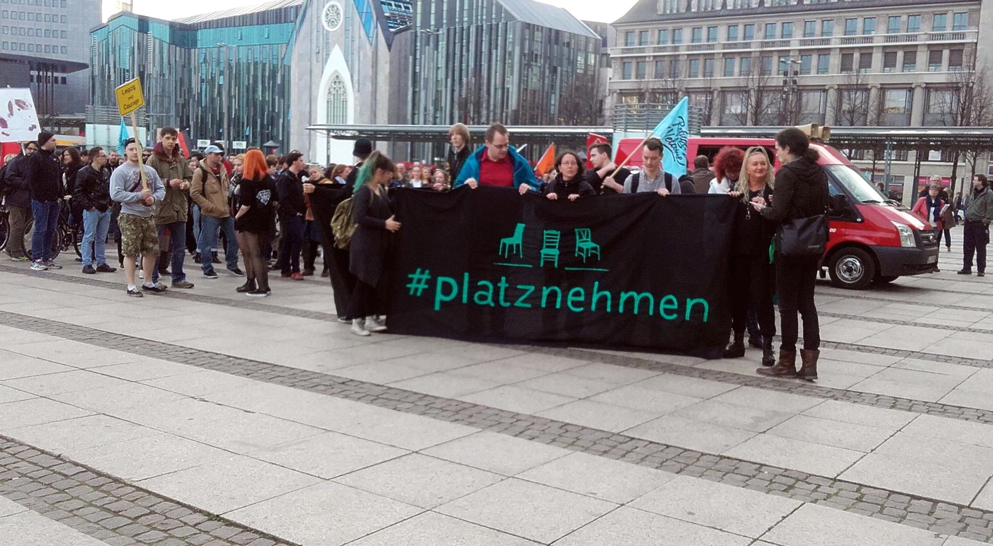 Foto: "Leipzig nimmt Platz"-Anhänger demonstrieren gegen Rechte