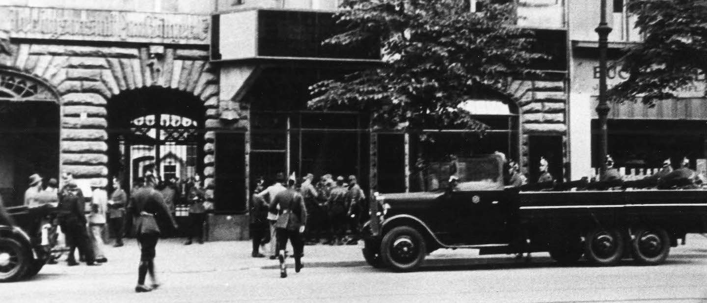Foto: Besetzung des SPD-Parteivorstandsgebäudes und des Vorwärts in Berlin durch SA in 1933
