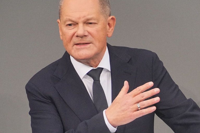 Foto: Olaf Scholz redet im Deutschen Bundestag